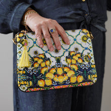 Load image into Gallery viewer, Printed Clutch bag - Lemon
